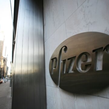 Pfizer strejker hanterar Trump -administrationen för att sänka amerikanska drogpriser

