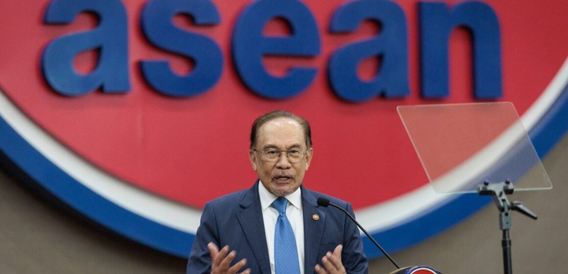 När Trump gör ett sällsynt besök i Malaysia, står premiärminister Anwars balansgång på prov

