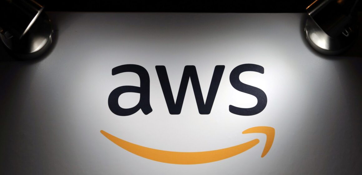 Amazon Web Services kämpar för att återhämta sig från globala webbavbrott

