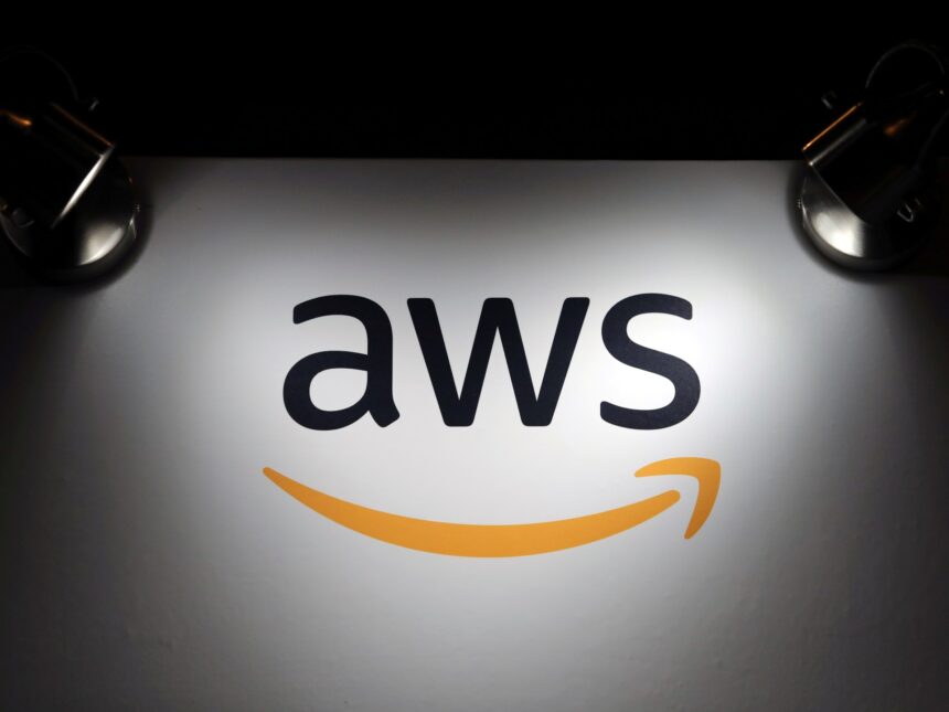 Amazon Web Services kämpar för att återhämta sig från globala webbavbrott

