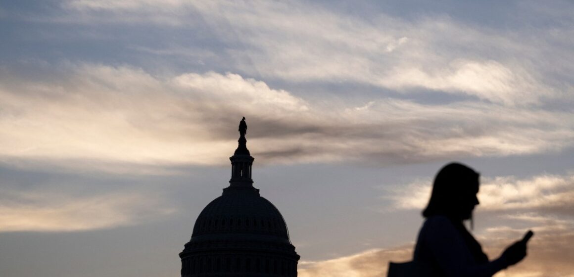 Den amerikanska regeringens avstängning fortsätter när Trump minskar medel för demokratiska stater

