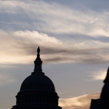 Den amerikanska regeringens avstängning fortsätter när Trump minskar medel för demokratiska stater

