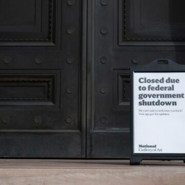 Flygförseningar är vanligare eftersom avstängningen av amerikanska myndigheter drar ut på tiden

