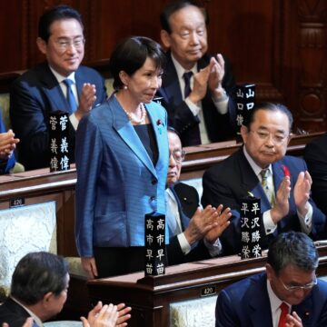 Japans parlament bekräftar hardliner Takaichi som landets första kvinnliga premiärminister

