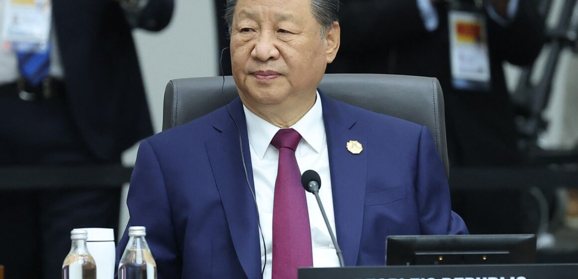 Kinas Xi står i centrum på APEC, möter ledare när Trump snubbar på forumet

