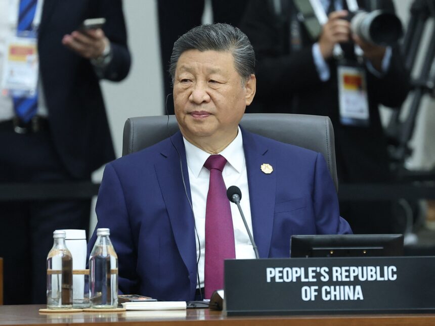 Kinas Xi står i centrum på APEC, möter ledare när Kinas Xi står i centrum på APEC, möter ledare när Trump snubbar på forumet