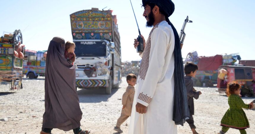 Österrike utvisar den första personen till Afghanistan sedan talibanernas maktövertagande
