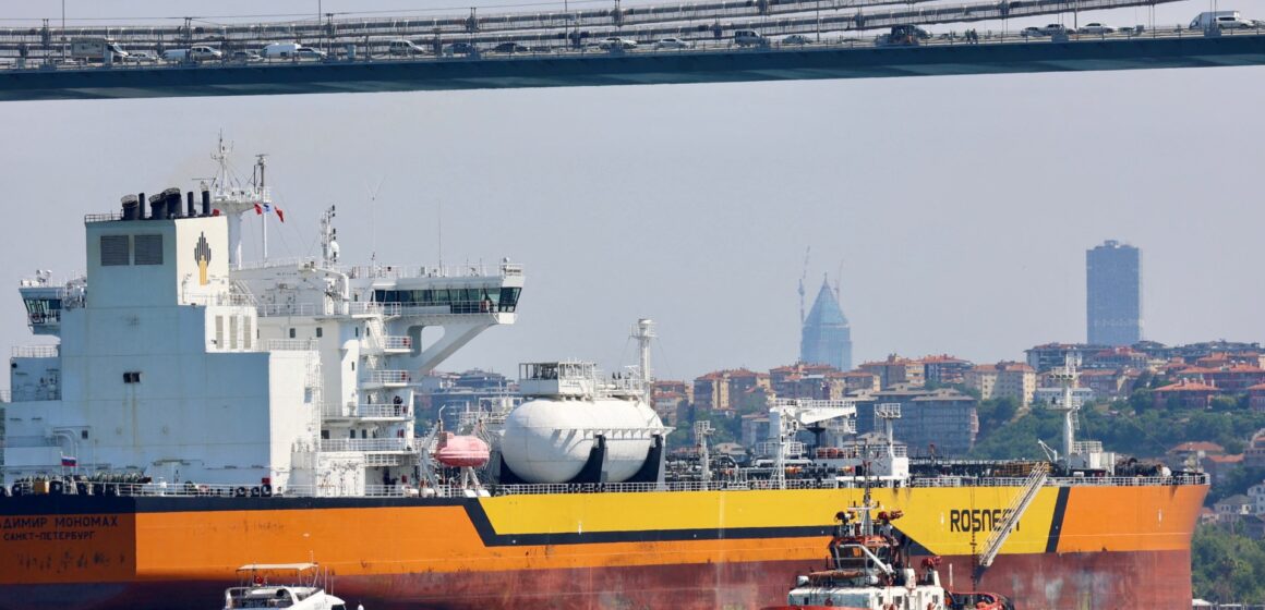 Rysslands främsta indiska oljeköpare för att följa västerländska sanktioner

