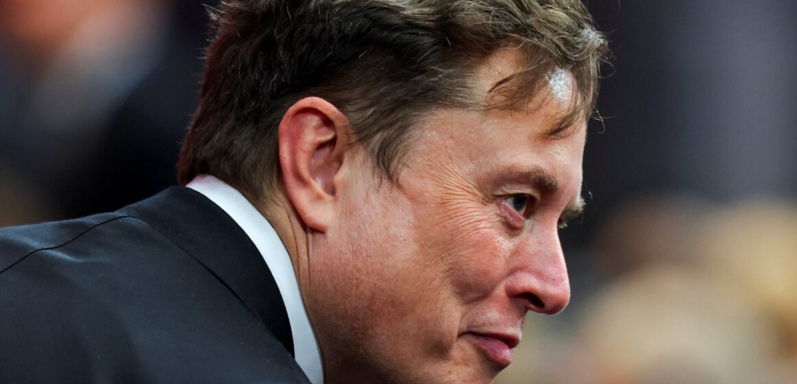 Tesla föreslog ett lönepaket på 1 biljon dollar för Musk står inför investerare

