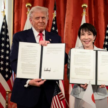Trump, Japans Takaichi undertecknar avtal för att säkra tillgången till sällsynta jordartsmetaller

