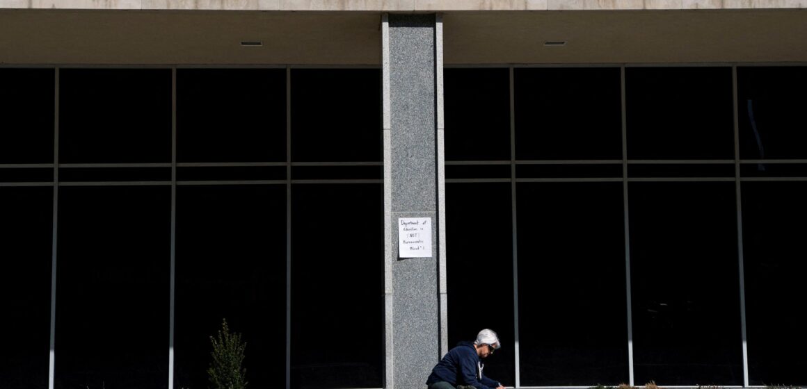 Trump-administrationen sätter regler för att hindra grupper som den motsätter sig från lånlättnad

