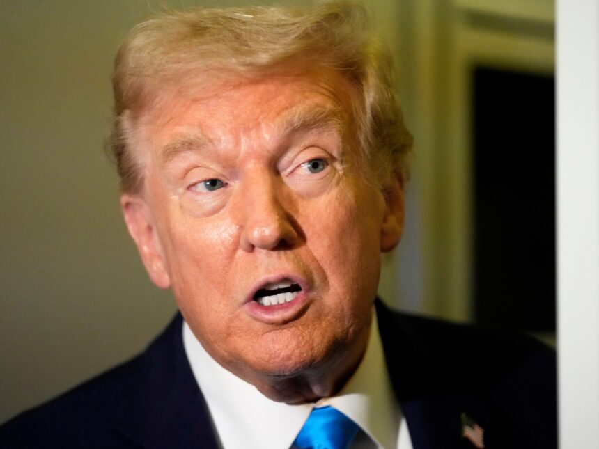Trump kommer att höja tullarna på Kanada med 10 procent Trump kommer att höja tullarna på Kanada med 10 procent jämfört med Reagan-annonsen