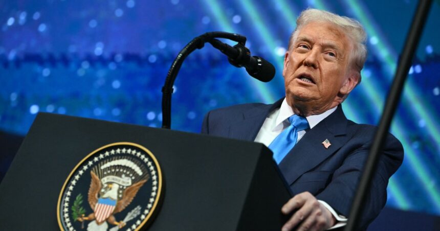 Trump säger att han förväntar sig "bra affär" med Kina Trump säger att han förväntar sig "bra affär" med Kina vid toppmötet med Xi