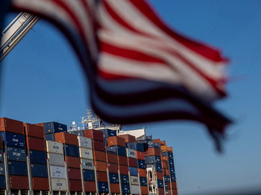 USA, Kina rullar ut hamnavgifter och hotar mer oro

