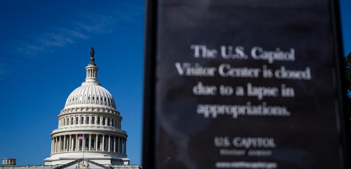 USA:s domare blockerar tillfälligt Trumps plan att sparka tusentals regeringsarbetare

