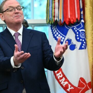 Vita huset hotar massuppsägningar mitt i fördjupning av den amerikanska regeringens avstängning

