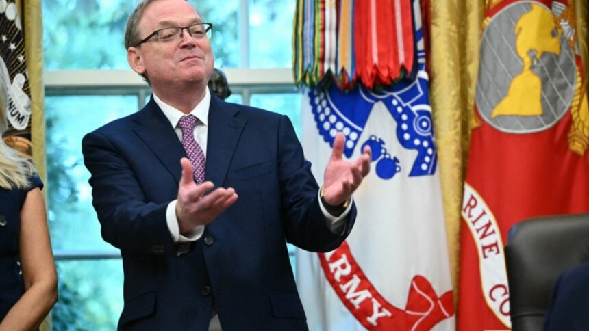 Vita huset hotar massuppsägningar mitt i fördjupning av den amerikanska regeringens avstängning

