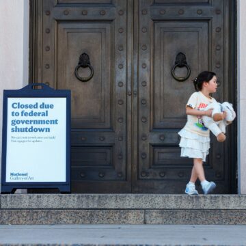 Vita huset vänder Trump hävdar att bränningar har börjat mitt i avstängningen

