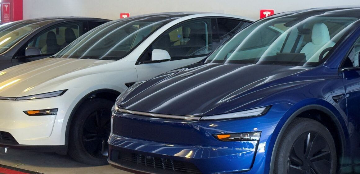 Amerikansk familj stämmer Tesla och påstår att de har dött på grund av felaktiga dörrar

