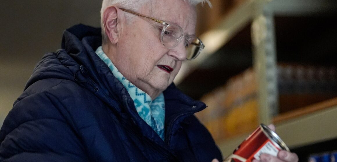 Amerikanska domstolar slår fast att Trump inte kan avbryta livsmedelsbiståndet under regeringens nedläggning

