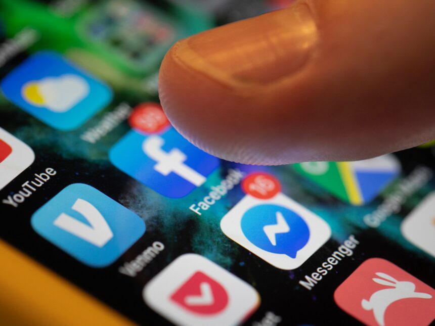 Malaysia säger att de kommer att förbjuda sociala medier för under 16 år från och med nästa år

