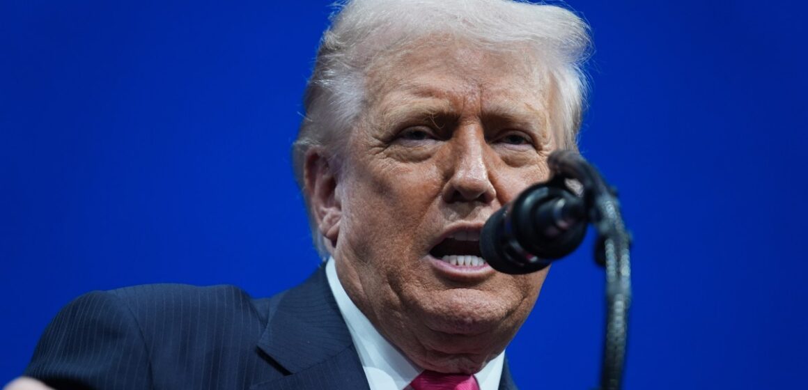 Trump säger att han undertecknat ett lagförslag för att släppa Epstein-filer

