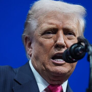 Trump säger att han undertecknat ett lagförslag för att släppa Epstein-filer

