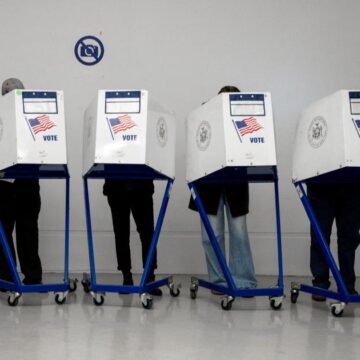 Hur liberal demokrati kan överleva en tid av spiralkriser Hur liberal demokrati kan överleva en tid av spiralkriser