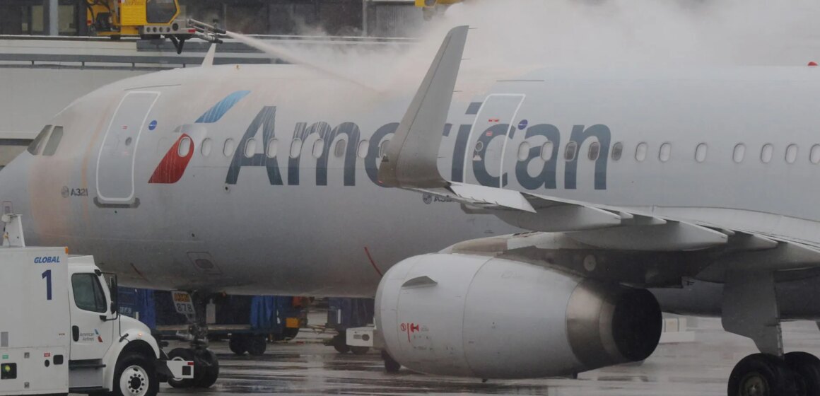 Över 1 500 flyg inställda när vinterstormen Devin drabbar semesterresor i USA

