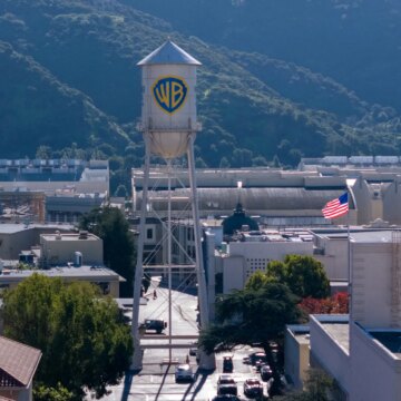 Warner Bros Discovery avvisar Paramounts fientliga uppköpsbud

