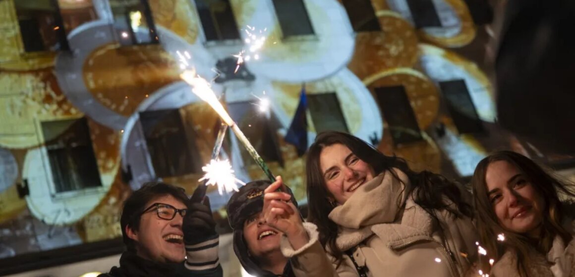 Bulgarien inför euron mitt i firande och oro över inflationen

