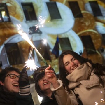 Bulgarien inför euron mitt i firande och oro över inflationen

