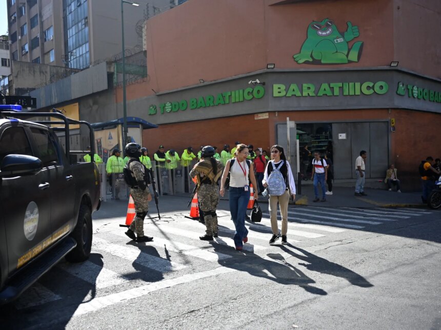 Prishöjningar, köer och spänningar: Venezuelas shoppare är oroliga efter USA:s bombningar

