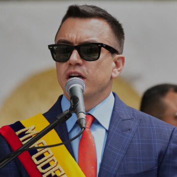 Ecuador tillkännager 30-procentig tull på Colombia för narkotikahandel

