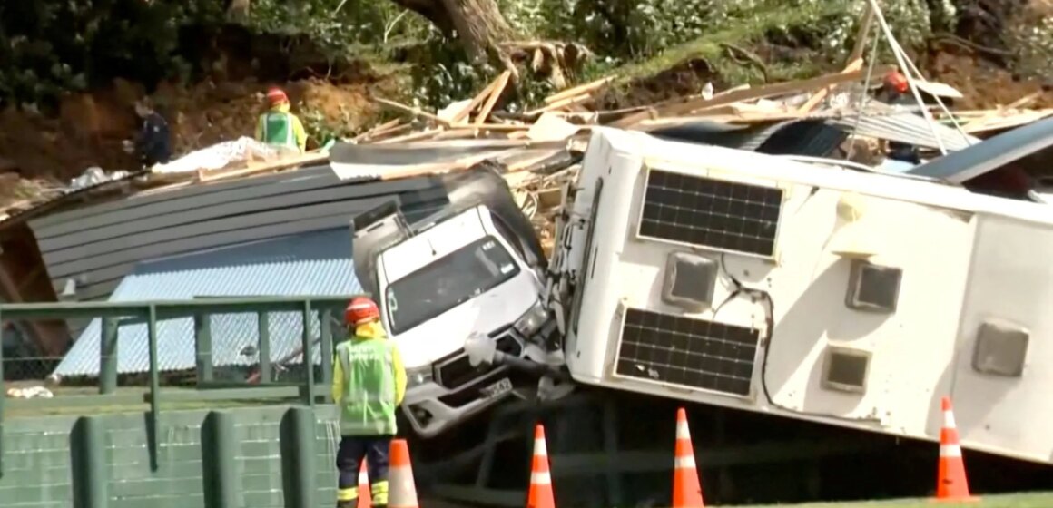 Sex saknas efter att jordskred drabbat campingplatsen i Nya Zeeland

