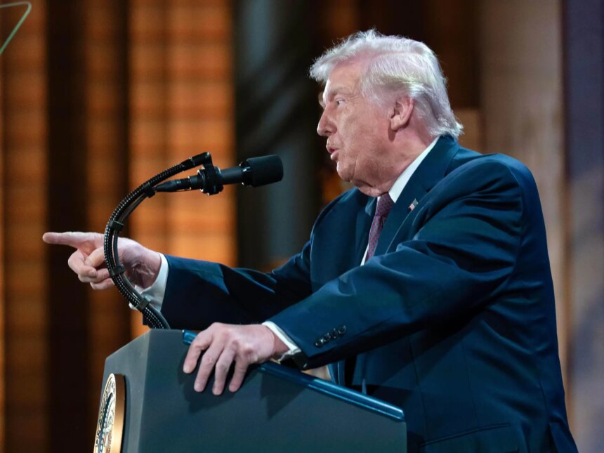 Trump rycker tillståndsprocessen från demokraterna efter bränderna i Kalifornien Trump rycker tillståndsprocessen från demokraterna efter bränderna i Kalifornien