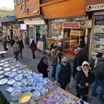 Iran delegerar importbefogenheter eftersom USA:s krigshot håller ekonomin instabil

