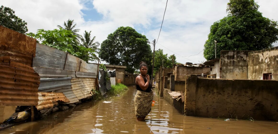 Stora regn förskjuter tusentals i Moçambique när översvämningar orsakar förödelse Stora regn förskjuter tusentals i Moçambique när översvämningar orsakar förödelse | Nyheter om översvämningar
