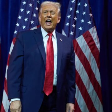 Trump säger att Venezuela ska lämna över upp till 50 miljoner fat olja till USA

