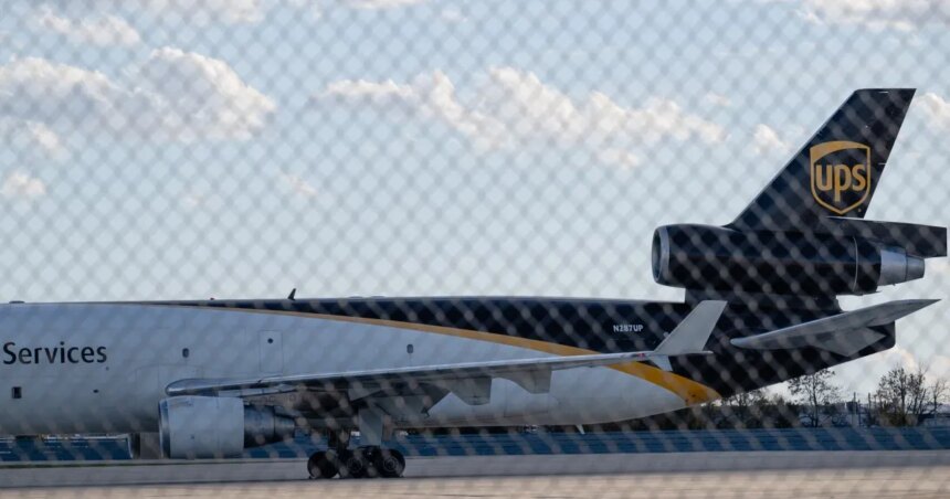 UPS säger att det kommer att avskaffa 30 000 jobb UPS säger att det kommer att avskaffa 30 000 jobb i stora kostnadsbesparingar