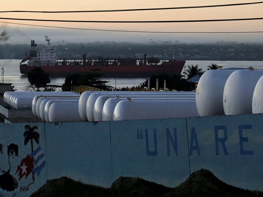 USA säger att de vill kontrollera Venezuelas olja på obestämd tid. Kan det?

