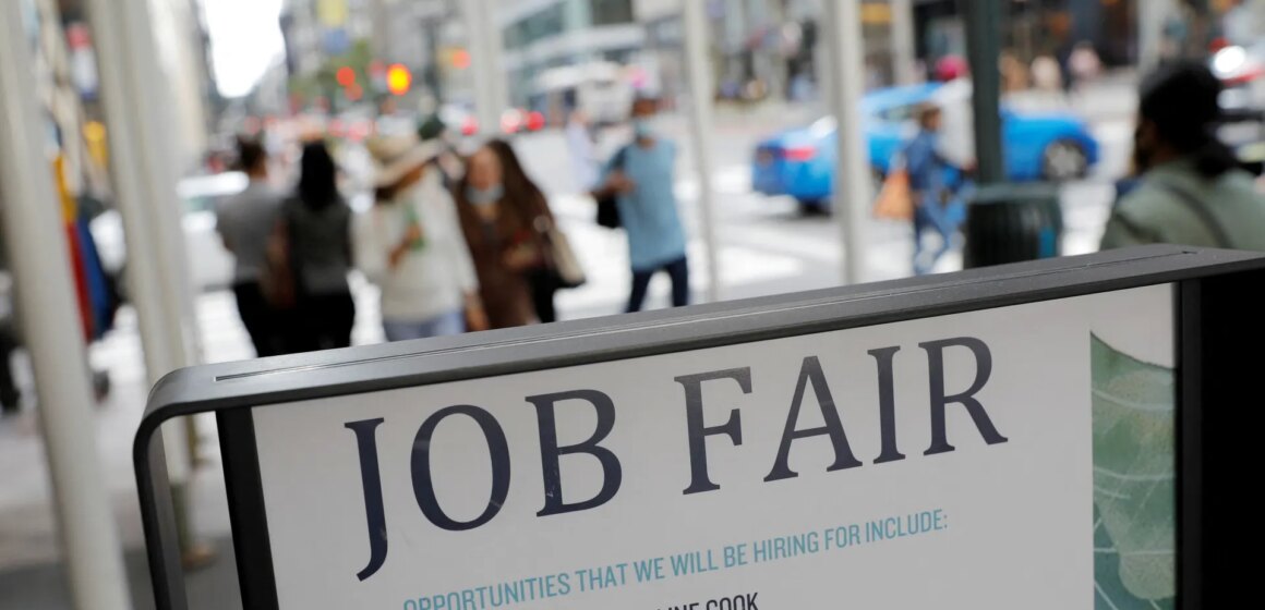 USA:s arbetslöshetsanmälningar avtog under den sista hela veckan 2025 mitt i svag arbetsmarknad

