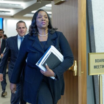 USA:s högsta domstol verkar vara ovillig att låta Trump sparka Feds Lisa Cook

