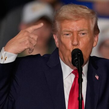 USA:s president talar upp ekonomin mitt i upprördhet över morden i Minnesota

