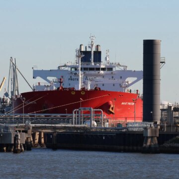 Venezuelas interimistiska presidents oljelagsreform för att bryta med Chavez-modellen

