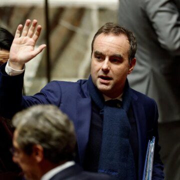 Frankrike antar budget för 2026 efter att två misstroendeomröstningar misslyckats

