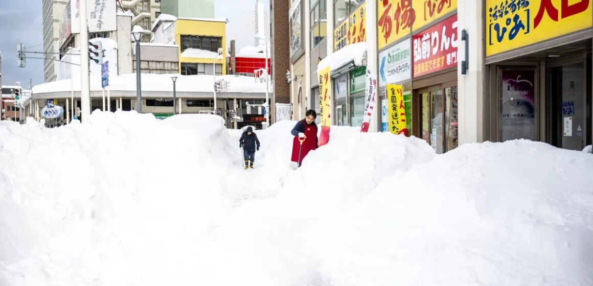 Rekordstora snötäcken Japan, dödade minst 30 människor

