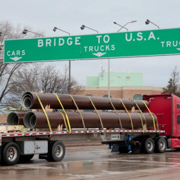 Trump hotar att blockera öppningen av Detroit-Kanada-bron

