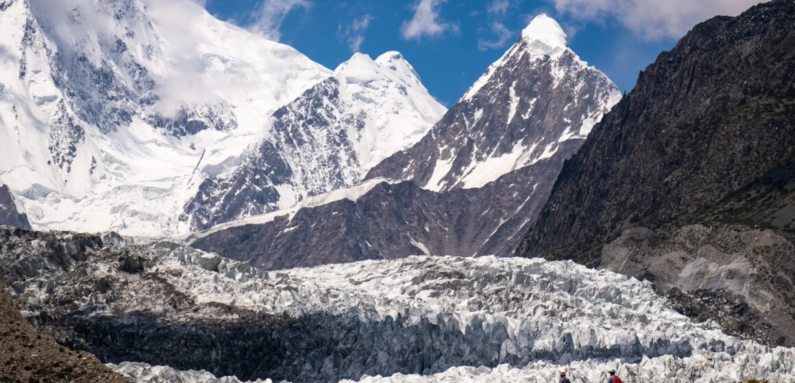 Glaciärympning: Hur en inhemsk konst motverkar vattenbrist

