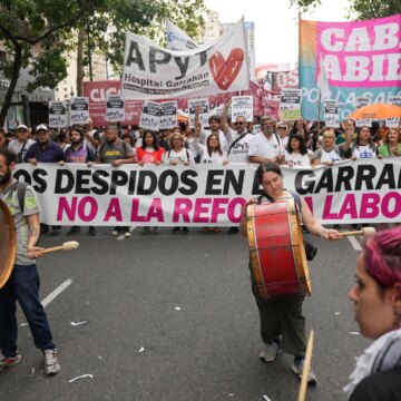 Strejk över arbetsreformer gör att Argentinas huvudstad nästan stannar

